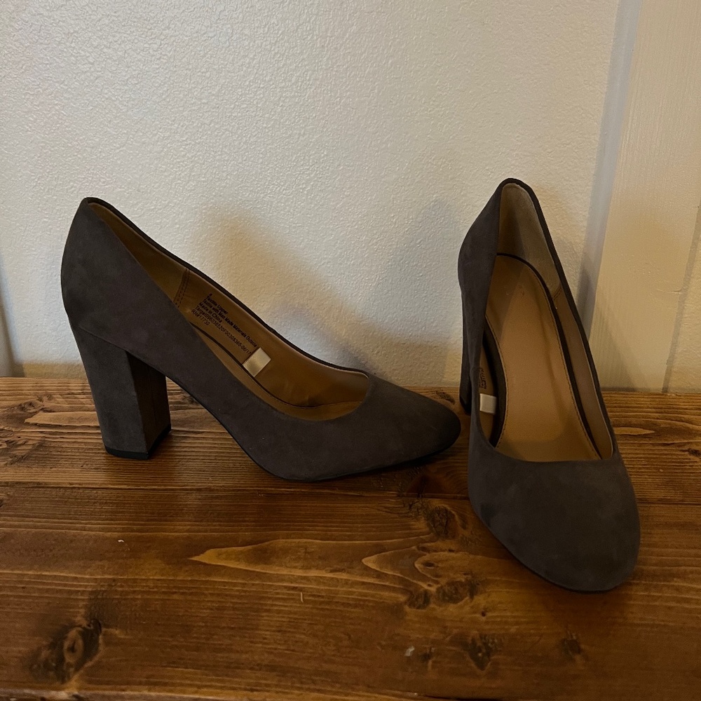 Grey Pumps